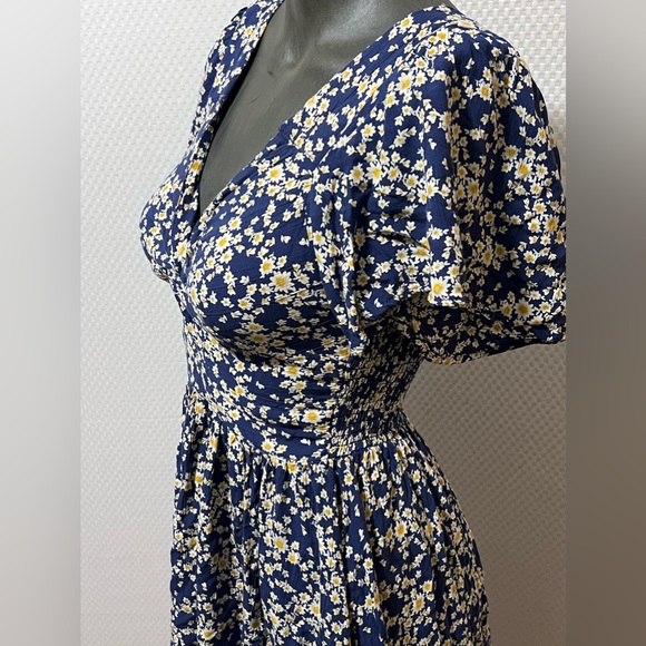 Angie Women's Twist Front Peekaboo Cutout Short Sleeve Dress size small - Picture 4 of 10